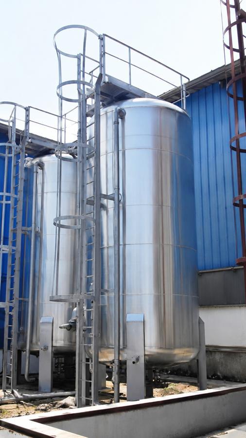Stainless steel tank manufacturer in Egypt: vertical stainless process tanks with cage ladders by TARRADCO for Pirelli Alexandria